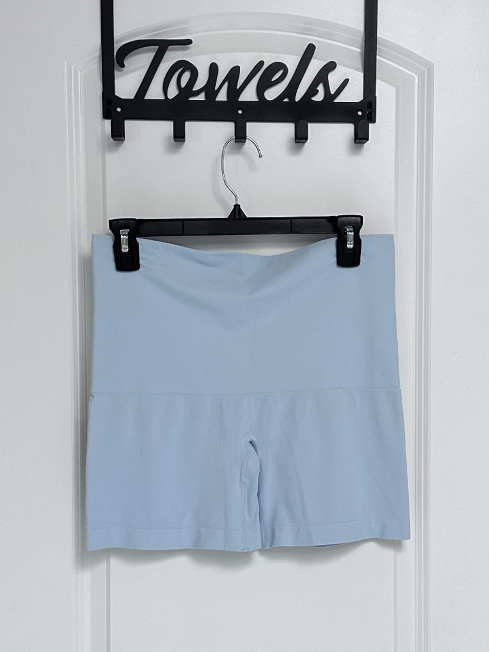 SKIMS Soft Smoothing Seamless Shorts - NWT